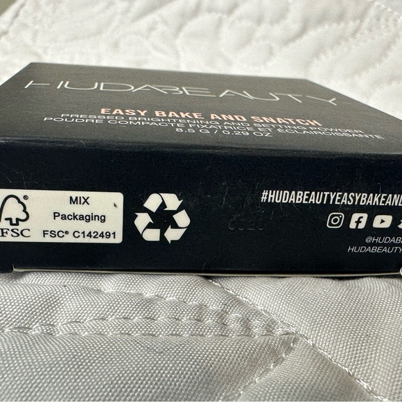 Huda Beauty Easy Bake Snatch Pressed Powder Kunafa NEW IN BOX .29 Oz - Picture 6 of 7